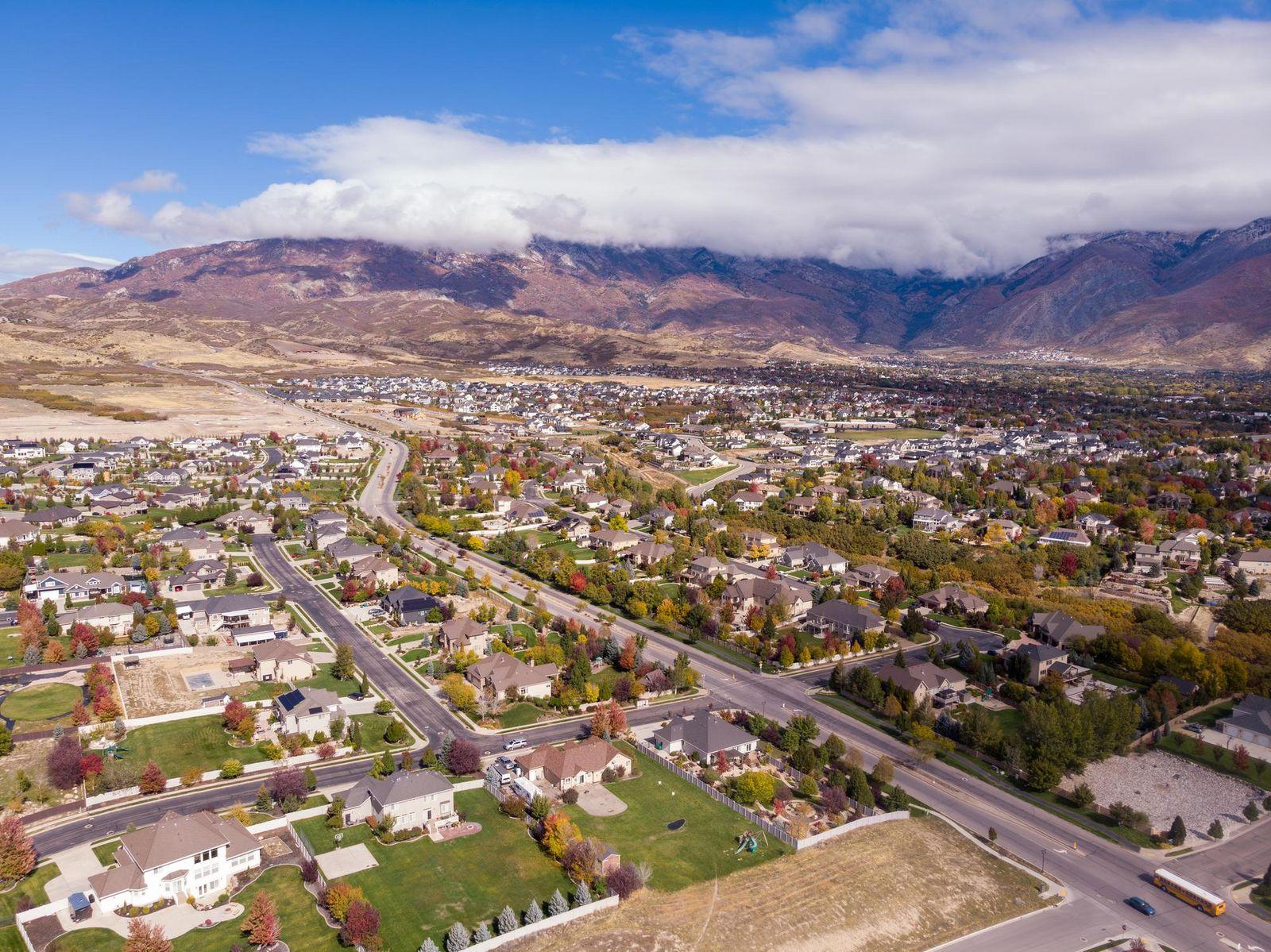 Residential neighborhoods in Utah County below the Wasatch mountains